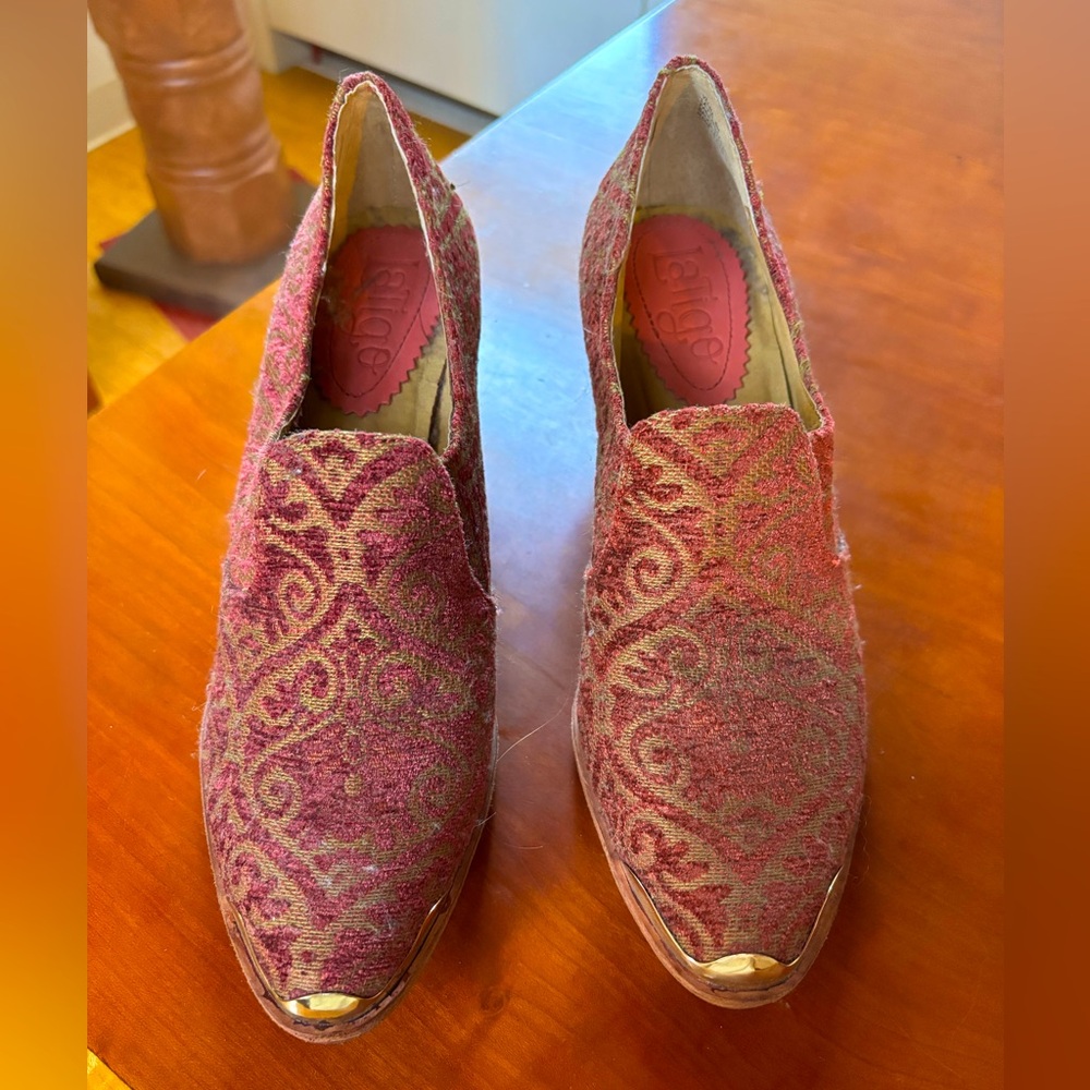 NWOT brocade pumps size 8